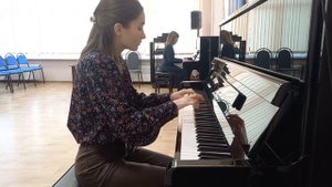 "Как пчелы в гости к жукам ходили", исп. Буянова Агния