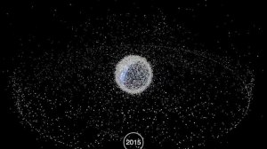 Сравнение количества космического мусора: 1957 - 2015.