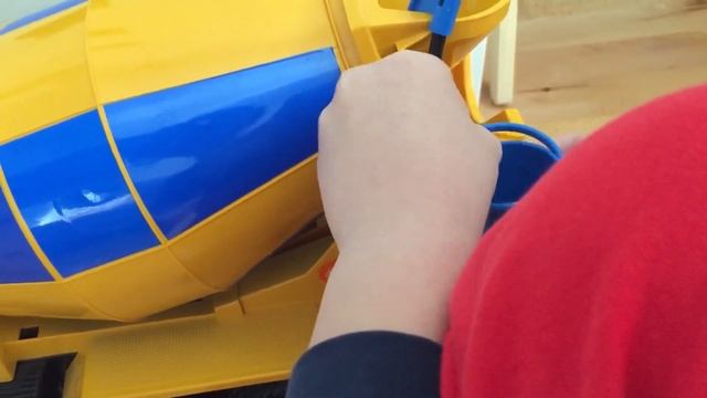 Bruder Mercedes beton mixer/ Bruder Mercedes concrete mixer смотреть онлайн