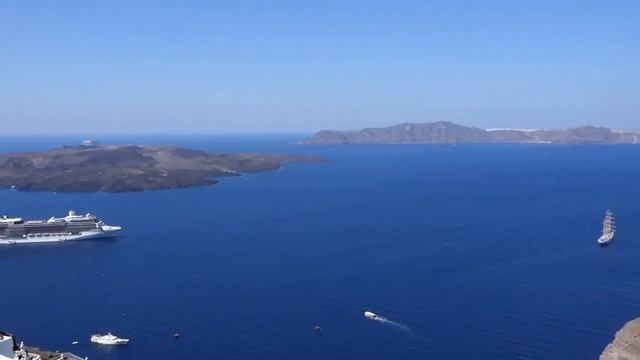 View from the city of Thira in Santorini (Greece) смотреть онлайн