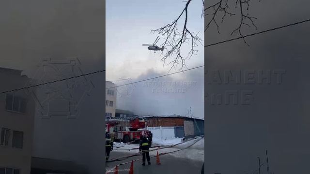 Тушение пожара вертолетами авиацентра в Бутырском районе 10.01.2023 года смотреть онлайн