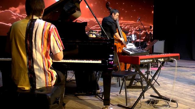 "Как высоко луна" (М.Льюис), Наталья Шихалева и ансамбль СККИ. смотреть онлайн