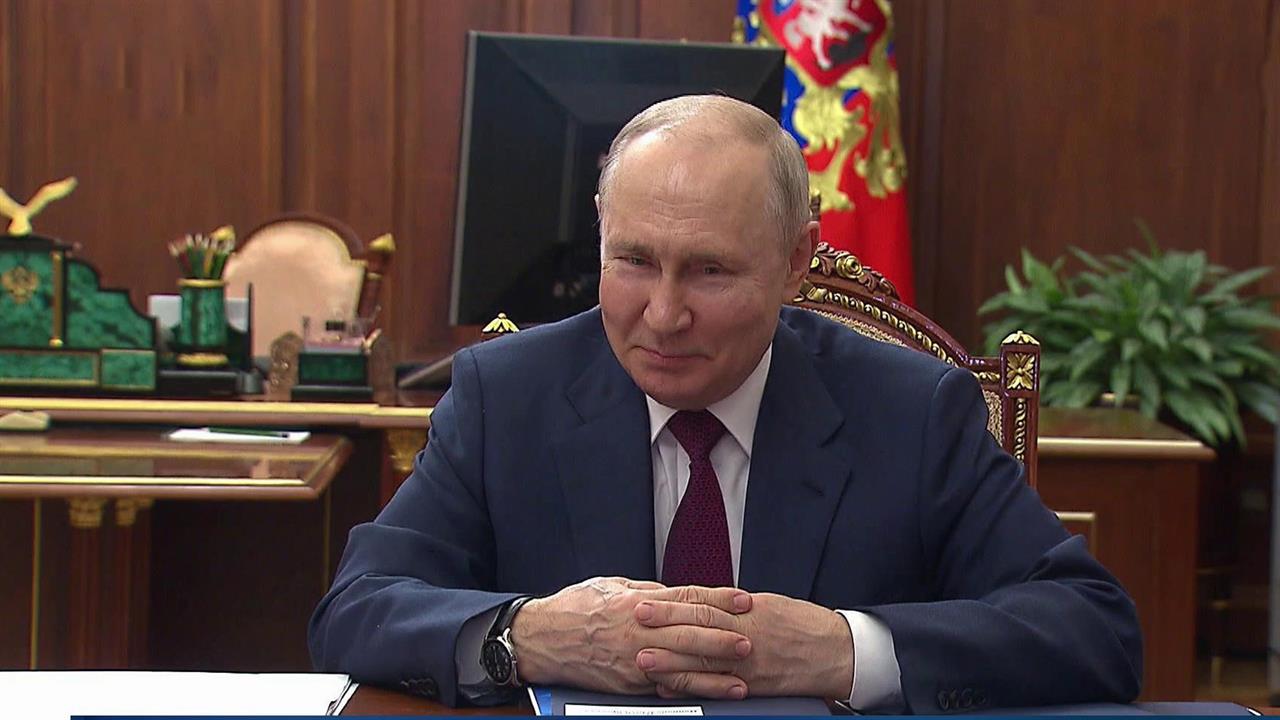 Поздно вечером состоялся разговор Владимира Путина с премьером Михаилом Мишустиным в Кремле