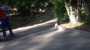 жинрный мальчик упал со скейта и пукнул полный угар ))))