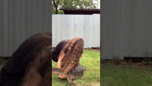 Я и мои попытки показать размер Вари 🤪 смотреть онлайн