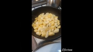 Жаренное мясо с картофелем и квашеной капустой