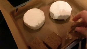 СЫР КАМАМБЕР С ЧЕСНОЧНЫМИ СУХАРЯМИ В ДУХОВКЕ!!!