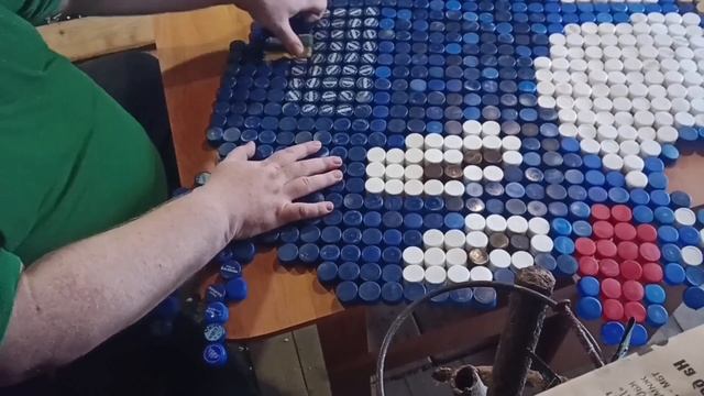 Чешский крот. Картина из пробок от пластиковых бутылок Торжок смотреть онлайн