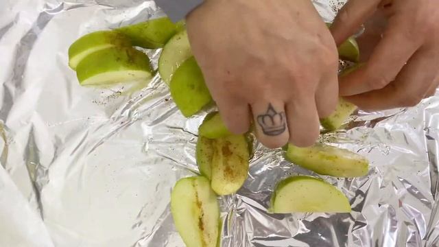Печёные яблочные дольки с грецким орехом #ланч