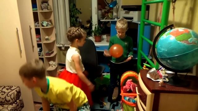 Подарок на день рождения Миша тоже думал что РУЖЬЁ!!!!/мир Кати и Миши смотреть онлайн