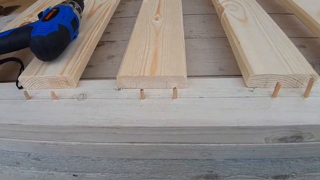 Красивое ограждение беседки из досок своими руками.