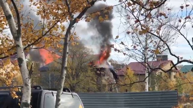 В Южно-Сахалинске потушили строящийся котедж смотреть онлайн