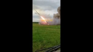 Российская реактивная система залпового огня 9К57 «Ураган» наносит удары по позициям укронацистов