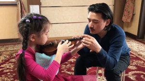 Первый урок по классу скрипки Судзуки