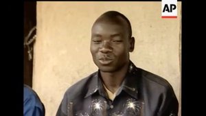 Приемный сын Мадонны: почему носит женские платья, кто его настоящие родители