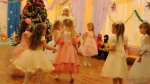 Новогодний танец с колокольчиками