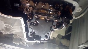 Ниссан тиида 2009. Долили моторного масла в акпп xD.