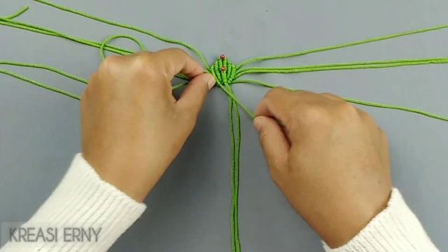 DIY | Easy Tutorial Macrame Leaf Keychain | Ilaveros en macrame смотреть онлайн