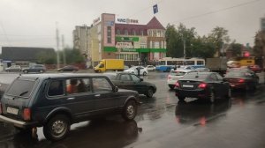 В Брянске возле ТЦ «Час пик» по иронии судьбы в час пик образовалась огромная пробка