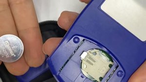 Как поменять батарейку в глюкометре «Сателлит-экспресс»!