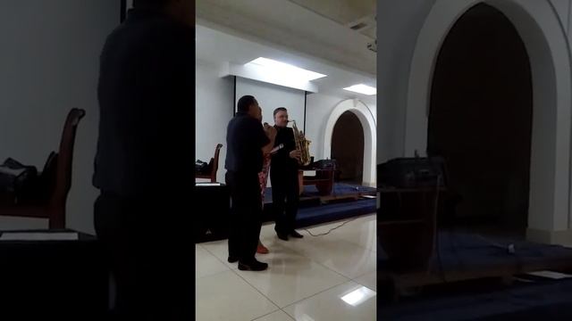 инвалиды поют песню на казахском языке под саксофон смотреть онлайн