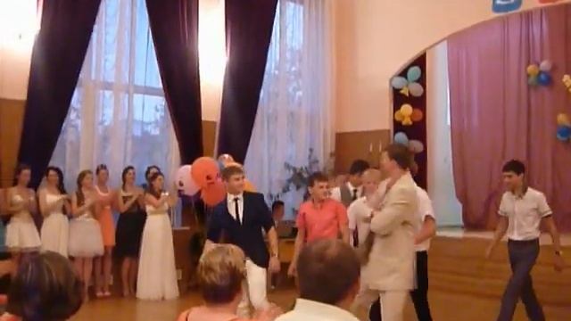 Выпускной 2012 - 11 класс 231 -Дефиле мальчиков) смотреть онлайн