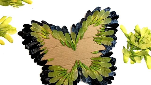 ?Бабочка из семян ясеня. Осенняя поделка смотреть онлайн