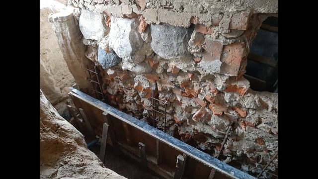 Фундамент на сваях с подвальным помещением. Погреб под домом.