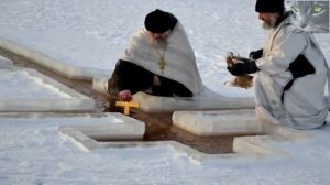 Крещенская вода – когда и во что набирать, как хранить и использовать.