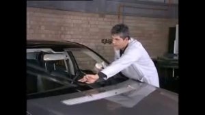 Как выставить угол наклона стеклоочистителя лобового стекла Mercedes-Benz W211 E-Class