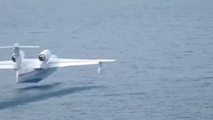 Забор воды самолётом БЕ 200 на Байкале, малое море 2020
