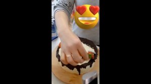 Украшение торта, фруктами