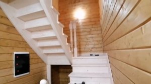 Деревянная лестница, лестница с поворотом на 180 градусов через площадку, бюджетная лестница.