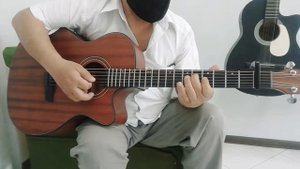 ТУРЕЦКАЯ песня на ГИТАРЕ играет УЗБЕК