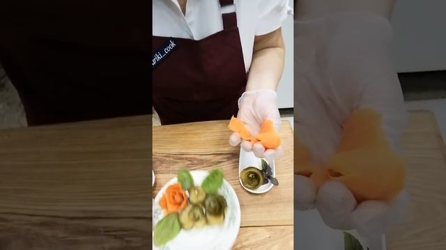 Украшение из овощей. Роза из огурца смотреть онлайн