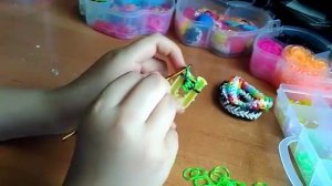 Плетение из резинок Rainbow loom на рогатке Коса русалки