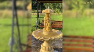 Фонтан. Пара под зонтиком из бетона. Садовый фонтан.