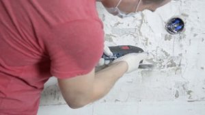 Бюджетный ремонт кухни | ЧАСТЬ 1: Перенос розеток на кухне в бетоне своими руками | Делай сам