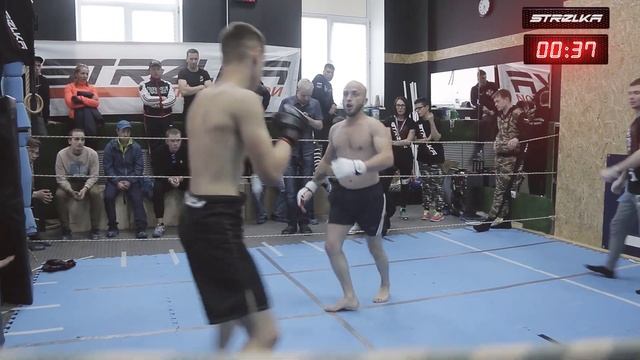 Запрещённый Удар в Голову! Боец Потерял Сознание смотреть онлайн