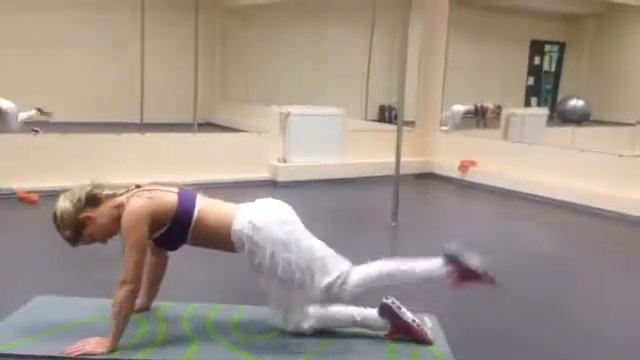 Упражнение махи назад с удержанием ноги FITNESS LAB смотреть онлайн