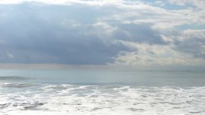 Успокаивающие звуки океана.(The soothing sounds of the ocean.)