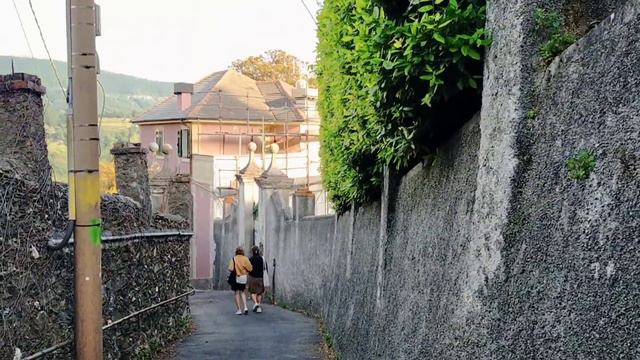 24 мая 2022 г.по узеньким улочкам Генуи смотреть онлайн