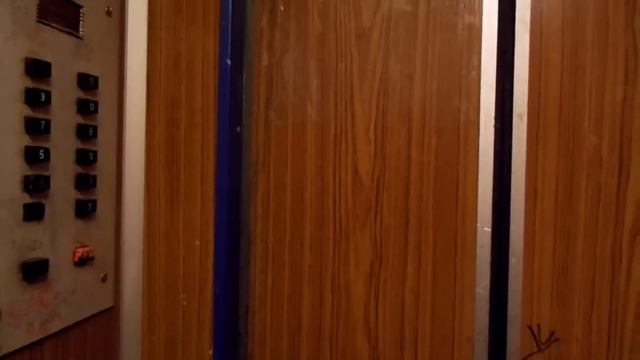 Старые лифты 80-х годов с залипающими кнопками в доме 19, ул. Донецкая. 2014 год смотреть онлайн
