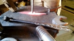 Как научиться ковать клинки  Шуточное видеопособие для начинающих