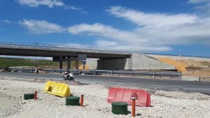 Крым. Посёлок ,,Льговское" Таврида самый высокий мост подороге.