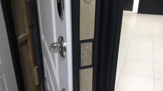 Входная металлическая дверь Троя серебро эмаль белая Гранада смотреть онлайн