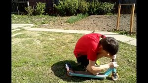 Как починить люфт на самокате?