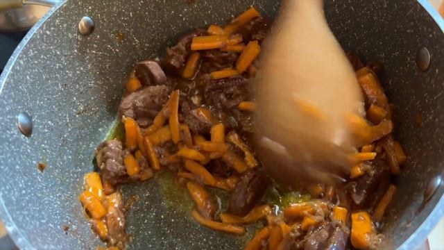 ПЛОВ. Очень простой рецепт вкусного и рассыпчатого плова. Готовит итальянец Альберто! UZBEK PILAF.