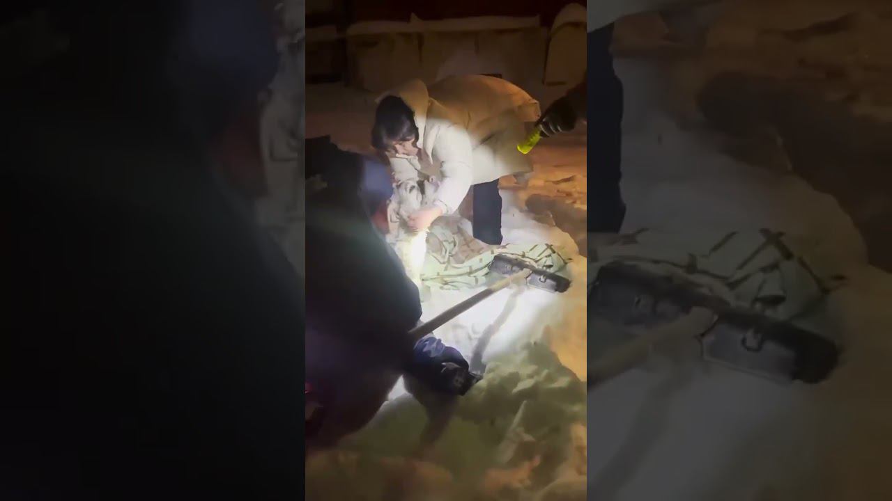 Подмосковные спасатели вытащили лабрадора из колодца с ледяной водой в Ногинске. смотреть онлайн