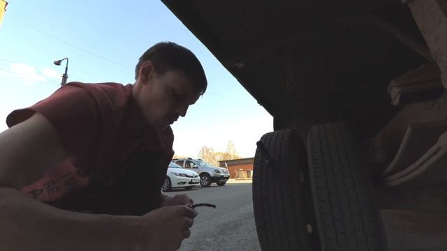 Ремонт бескамерной шины. Лайфхак. смотреть онлайн